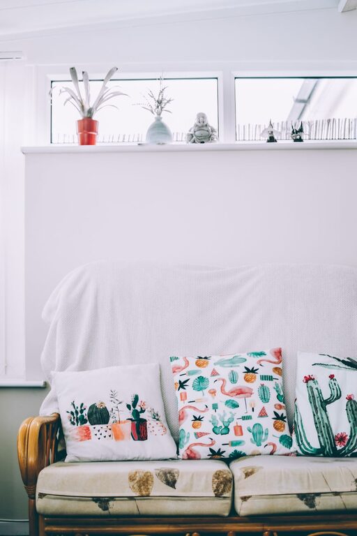 Quick Ideas to Brighten a Dark Room Effortlessly